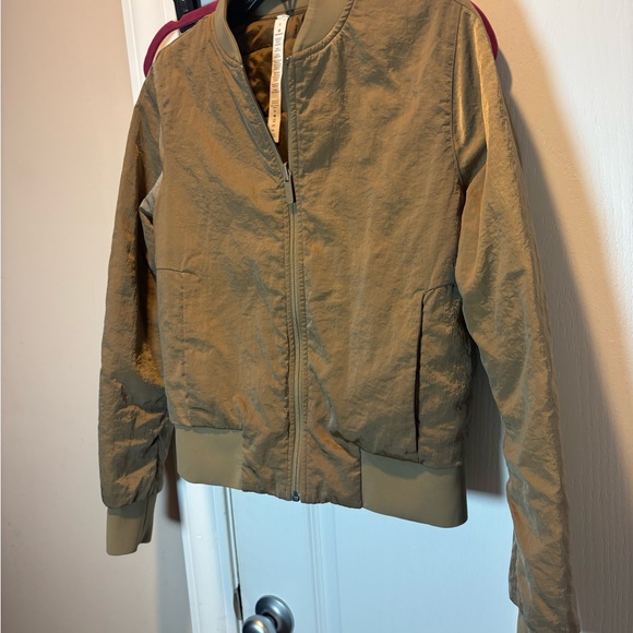 Lululemon size 6 reversible bomber jacket like new! - Picture 3 of 8